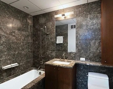 East 59 Street - Photo Thumbnail 8