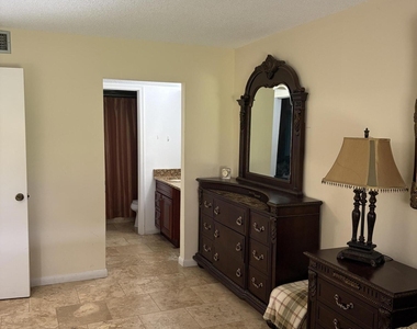 2800 Fiore Way - Photo Thumbnail 11