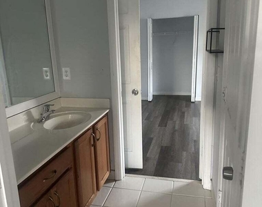 2143 Se Bell Isle Drive - Photo Thumbnail 10
