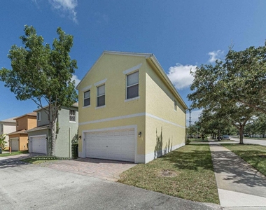 2143 Se Bell Isle Drive - Photo Thumbnail 12