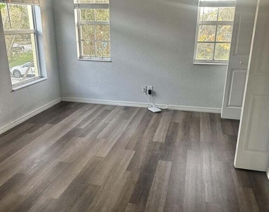 2143 Se Bell Isle Drive - Photo Thumbnail 11