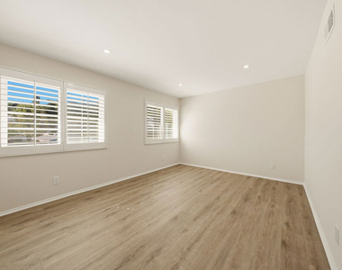 24585 Calvert Street - Photo Thumbnail 25