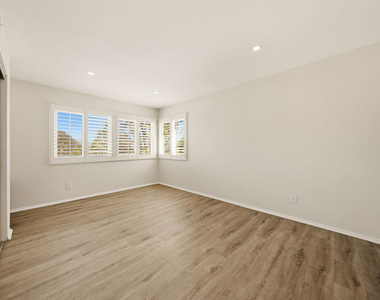 24585 Calvert Street - Photo Thumbnail 26