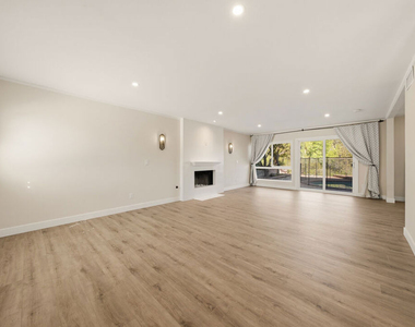 24585 Calvert Street - Photo Thumbnail 4