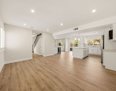 24585 Calvert Street - Photo Thumbnail 21
