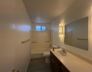 2577 Buena Vista Ave - Photo Thumbnail 10