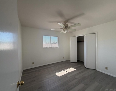 2577 Buena Vista Ave - Photo Thumbnail 11