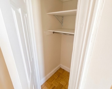 West 187th Street - Photo Thumbnail 3