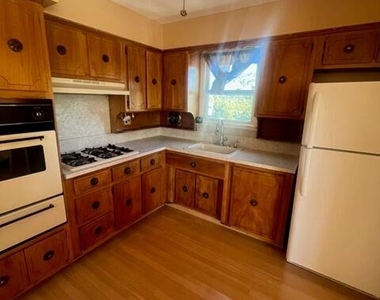 102-11 158 Avenue - Photo Thumbnail 2