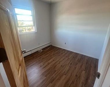 102-11 158 Avenue - Photo Thumbnail 7