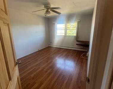 102-11 158 Avenue - Photo Thumbnail 6