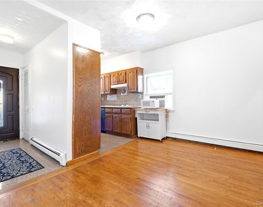 112 Walnut Street - Photo Thumbnail 3