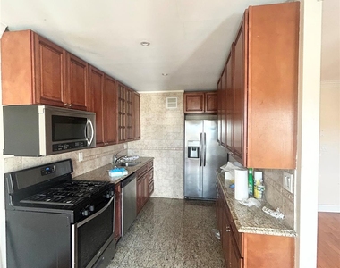 267-08 E Williston Avenue - Photo Thumbnail 3
