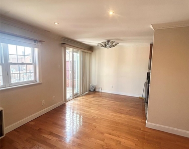 267-08 E Williston Avenue - Photo Thumbnail 2