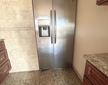 267-08 E Williston Avenue - Photo Thumbnail 4