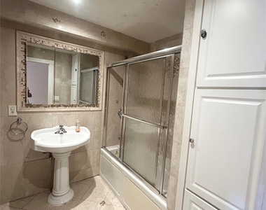267-08 E Williston Avenue - Photo Thumbnail 10