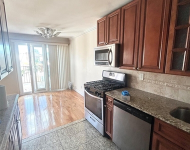 267-08 E Williston Avenue - Photo Thumbnail 5