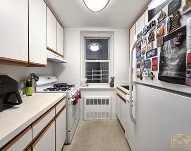 320 W 30th Street - Photo Thumbnail 2
