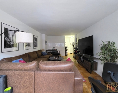 320 W 30th Street - Photo Thumbnail 1