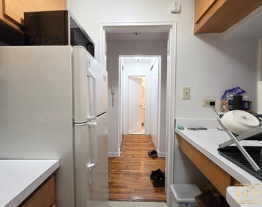 320 W 30th Street - Photo Thumbnail 2