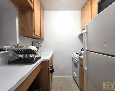 320 W 30th Street - Photo Thumbnail 3