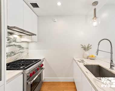 427 E 90th Street - Photo Thumbnail 2