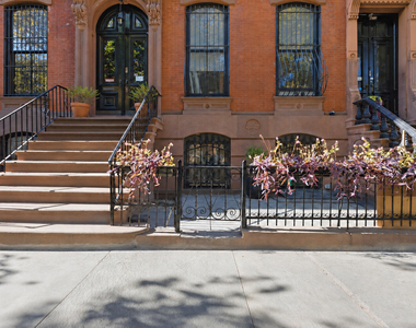 240 Carlton Avenue - Photo Thumbnail 16