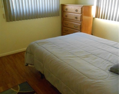 2320 Narcissus Court - Photo Thumbnail 32