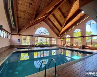 559 Ridge - Photo Thumbnail 14