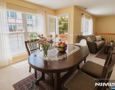 559 Ridge - Photo Thumbnail 3