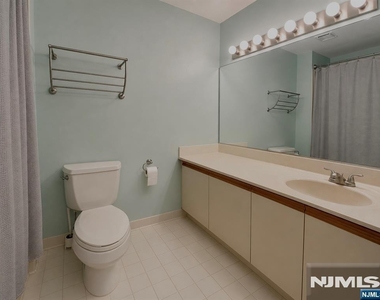 559 Ridge - Photo Thumbnail 11