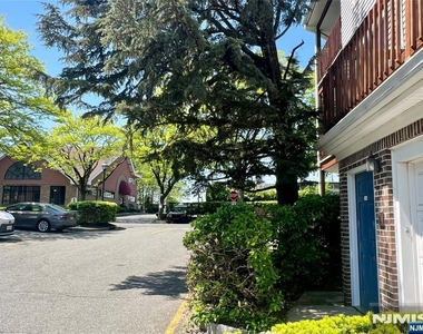 559 Ridge - Photo Thumbnail 17