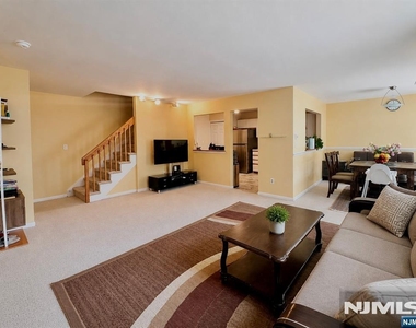 559 Ridge - Photo Thumbnail 1