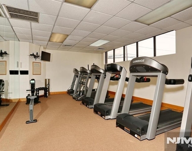 559 Ridge - Photo Thumbnail 15