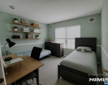 559 Ridge - Photo Thumbnail 10