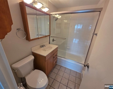 1 Wall - Photo Thumbnail 11
