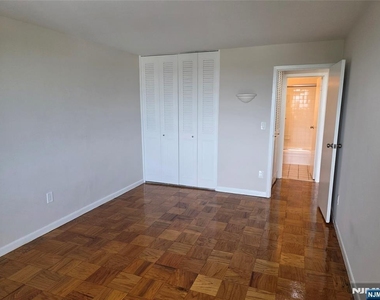 1 Wall - Photo Thumbnail 10