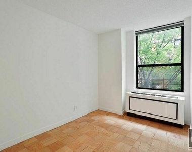 West 87th Street - Photo Thumbnail 3
