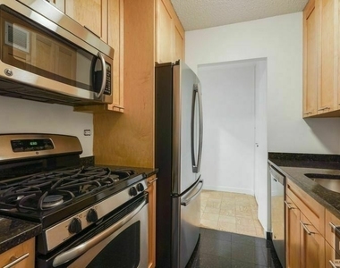 West 87th Street - Photo Thumbnail 2