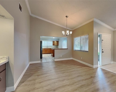 220 S Fox Chase Point - Photo Thumbnail 5