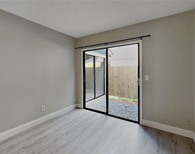 220 S Fox Chase Point - Photo Thumbnail 12