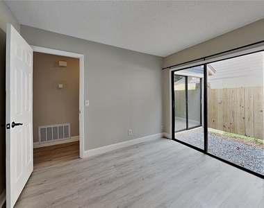 220 S Fox Chase Point - Photo Thumbnail 11