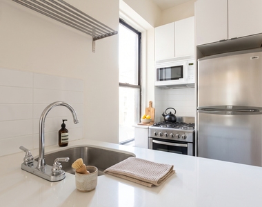 932 Amsterdam Avenue - Photo Thumbnail 4