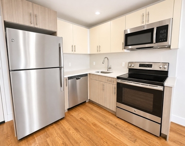 W 162nd St - Photo Thumbnail 5