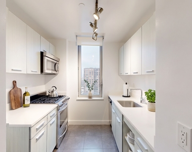 801 Amsterdam Avenue - Photo Thumbnail 2