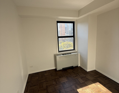 220 East 63rd Street - Photo Thumbnail 5