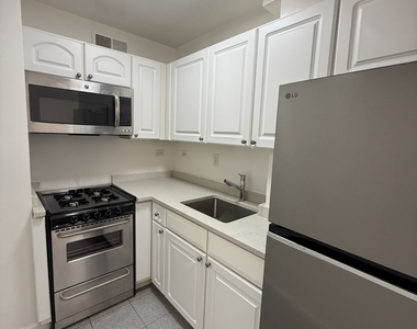 220 East 63rd Street - Photo Thumbnail 1