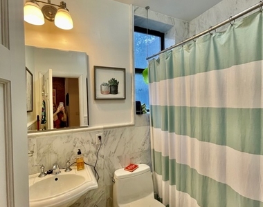 90th and lexington Avenue - Photo Thumbnail 5