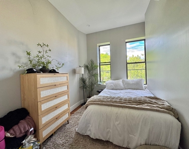 228 Kingsland Avenue - Photo Thumbnail 6