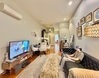 228 Kingsland Avenue - Photo Thumbnail 10